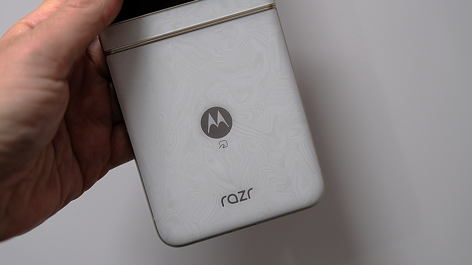 241123_razr50d_top5.jpg