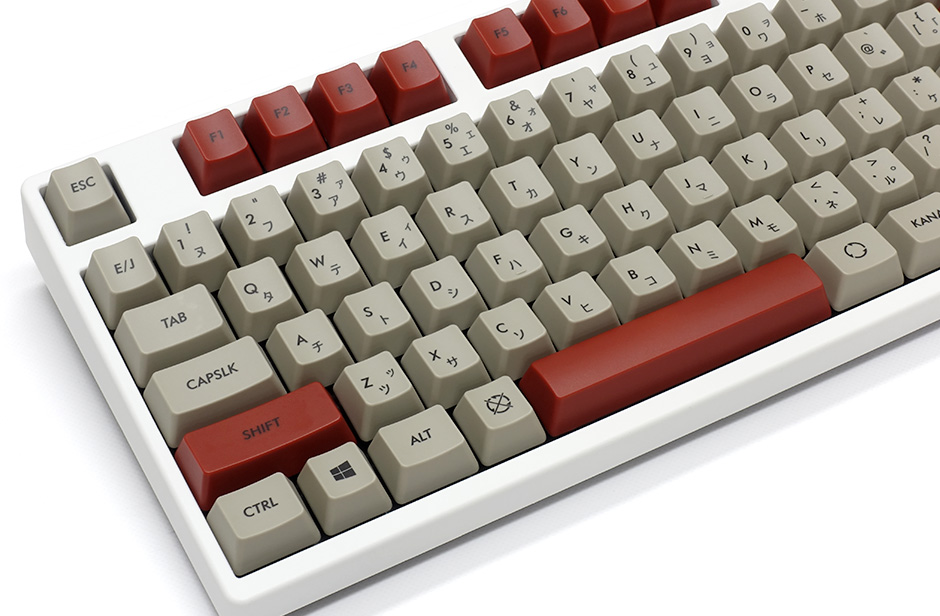 懐かしのファミコン色キーボード誕生。差し色のイメージはもしかしたら