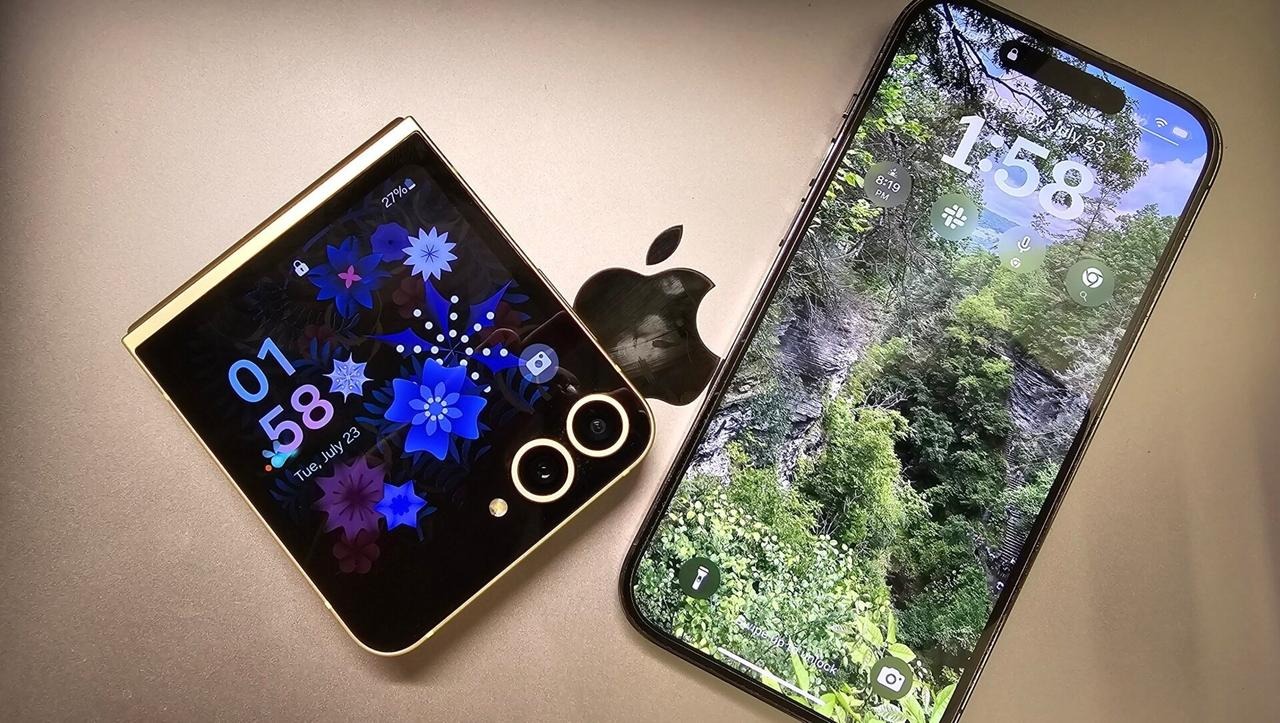 ★スマートフォン タブレット iPhone ipodまとめ 計27台　ジャンク品 galaxy_Flip_and_iphone.jpg