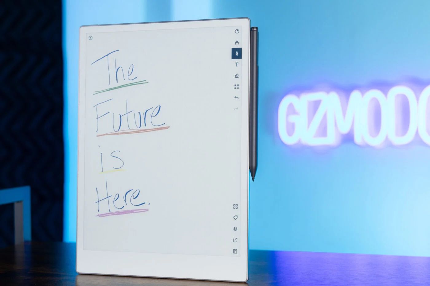 贅沢な“手書きの喜び”。E Inkタブレット「reMarkablePaper Pro
