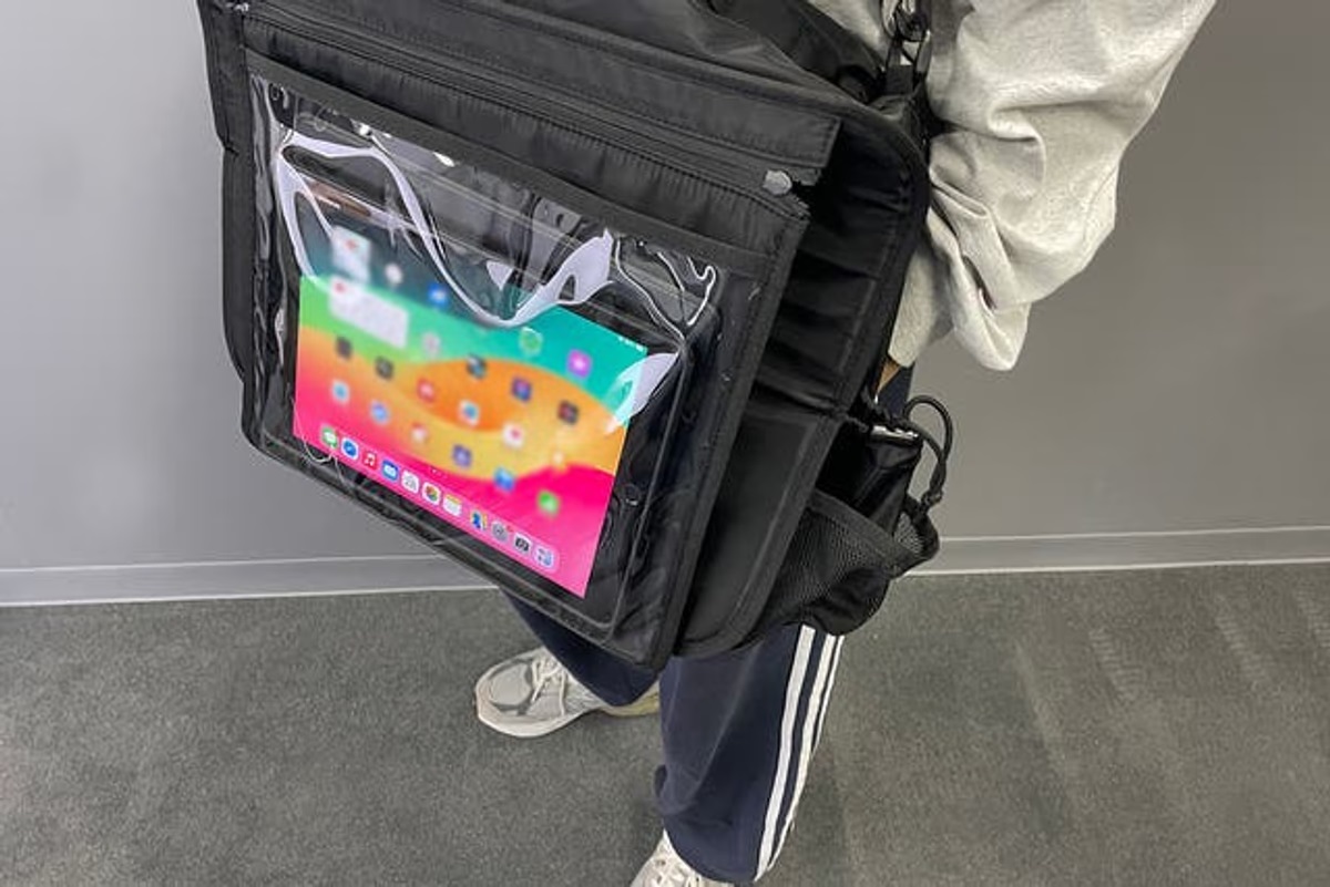 いちいち取り出さなくていい。タブレット専用スペース搭載のショルダー
