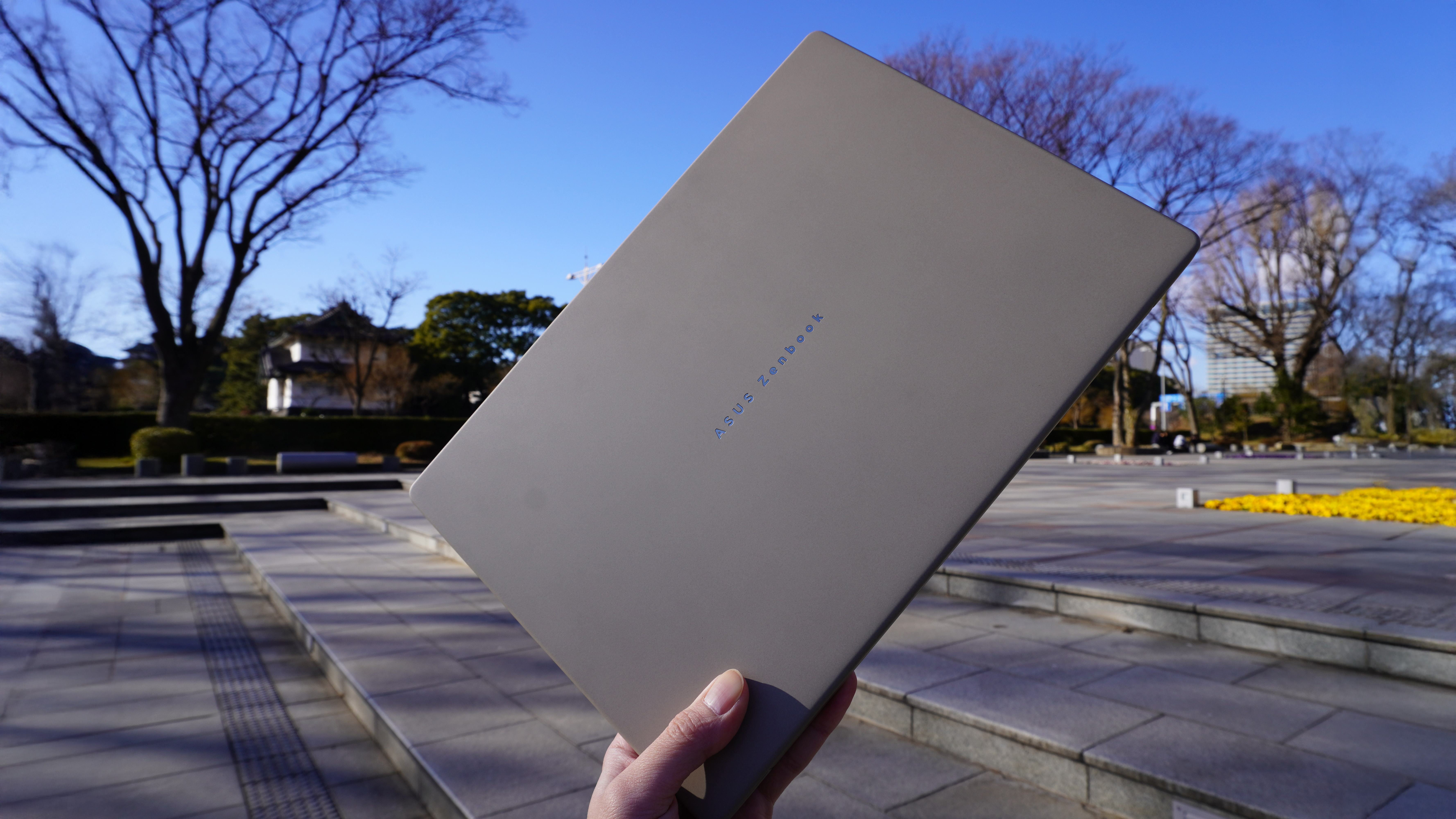 MacBook “Air”を使ってる人は「899gの軽量ノートPC」をどう感じる