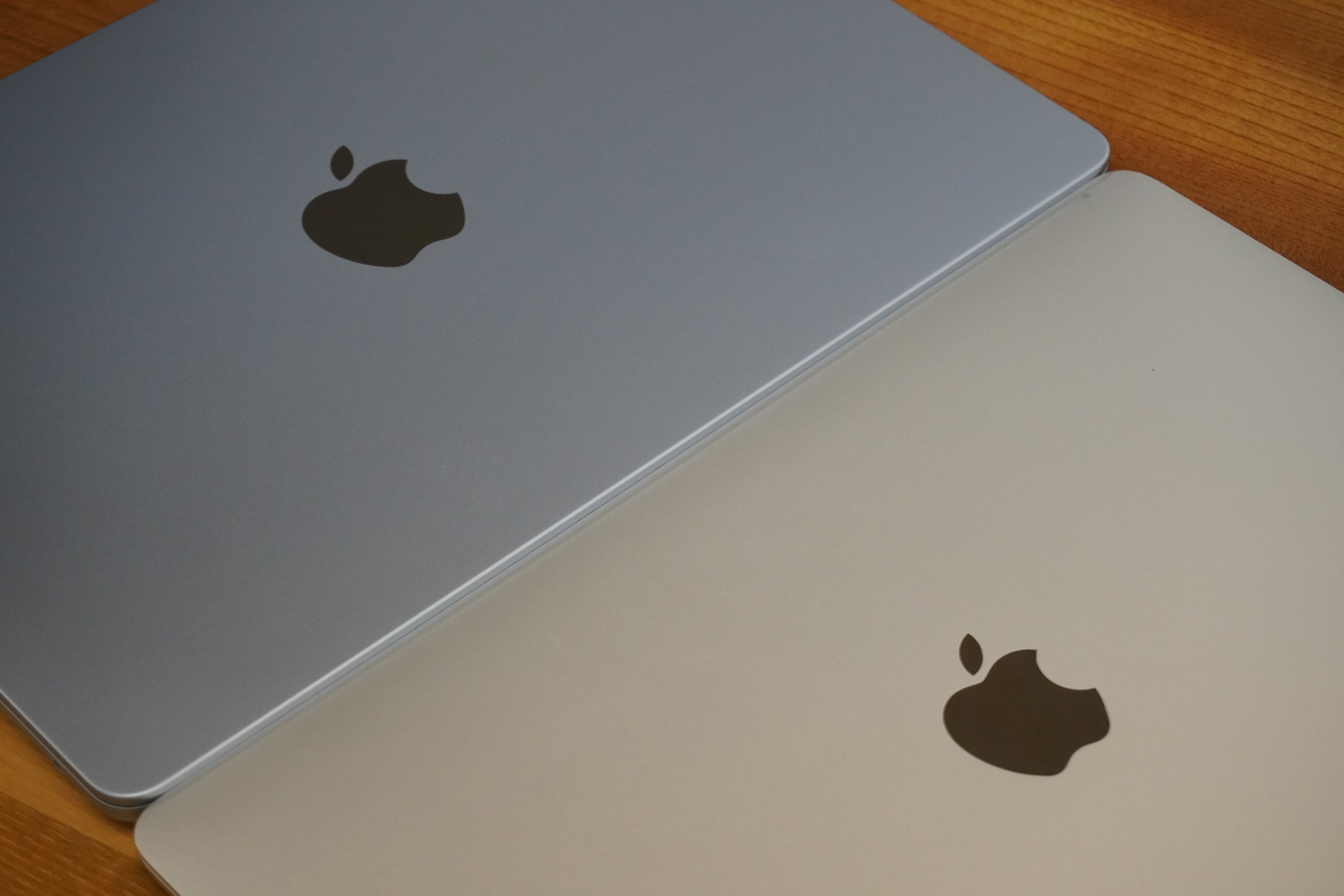 MacBook Airの新色スカイブルー 、「スカイシルバー」の方がしっくり