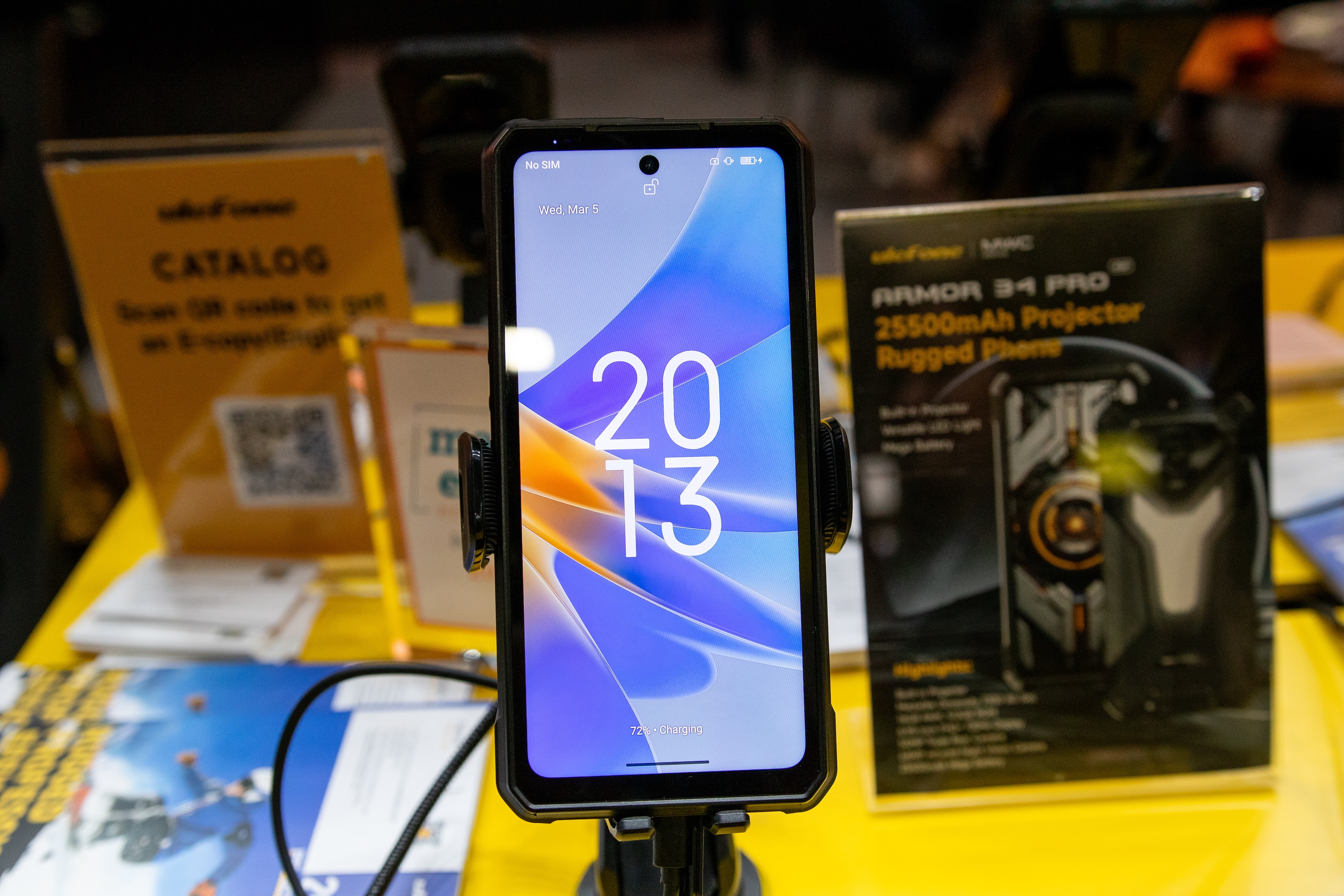 特殊装備」しかないスマホ「UleFone Armor」シリーズ | ギズモード