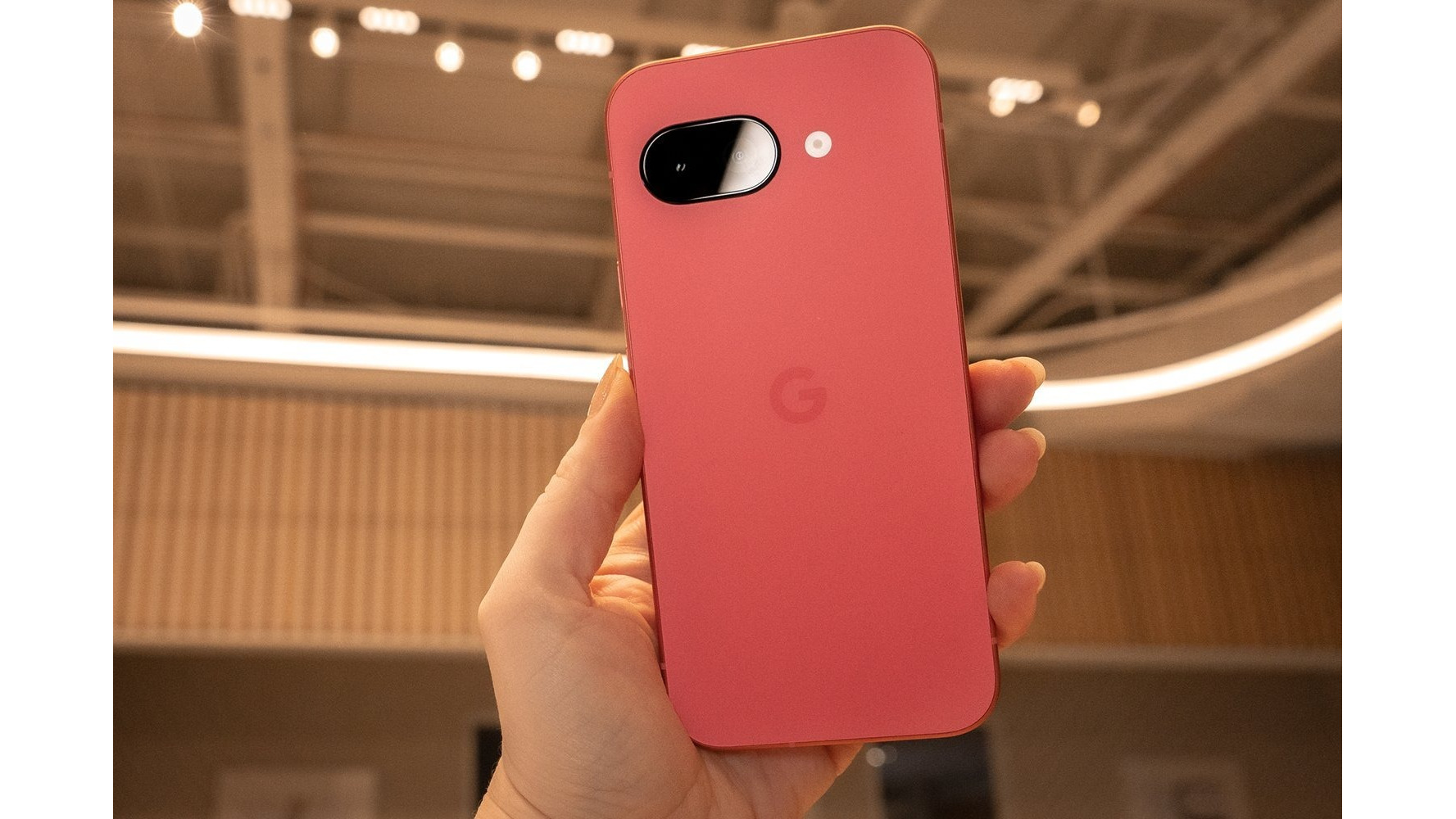 Pixel 9aに触ってみた。日本での価格は7万5000円くらい？ | ギズモード