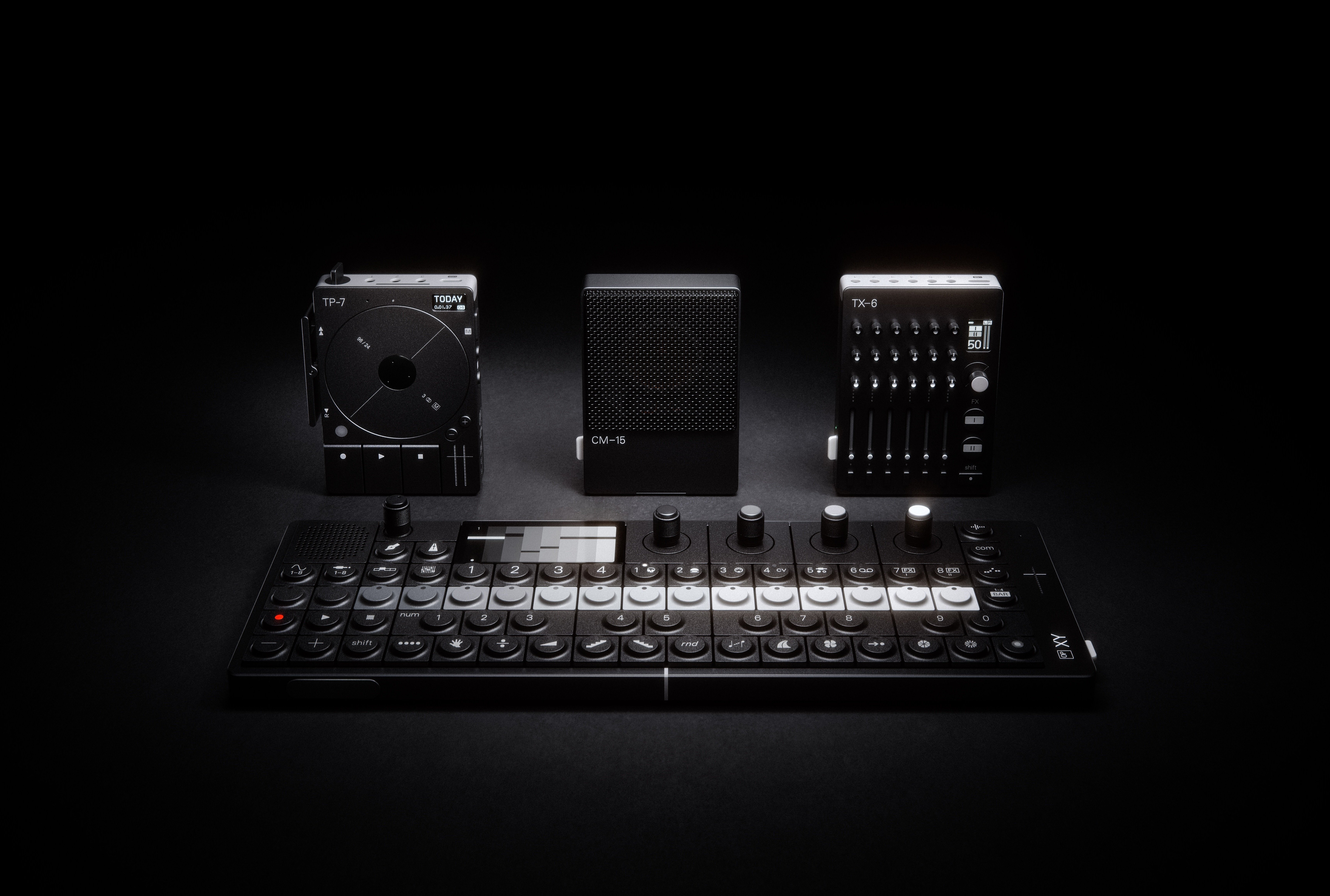 マイクもミキサーも黒。Teenage Engineeringの定番モデルにブラック
