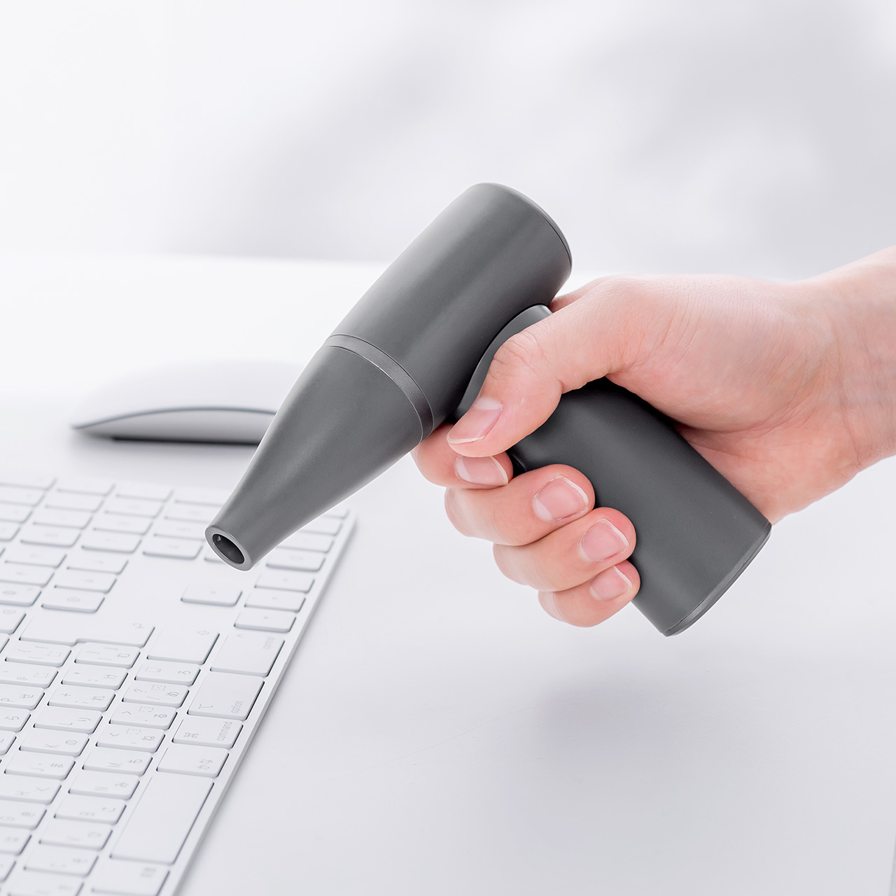 ガス缶卒業でごみゼロへ。USB-C充電式の電動エアダスターでデスクの 
