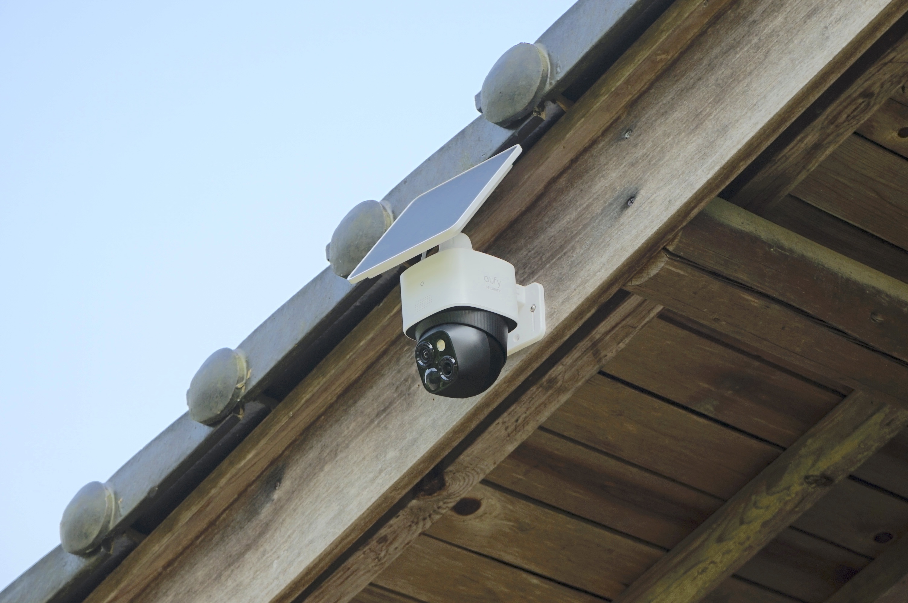電気代不要で360°死角なし。防犯カメラはAnkerが「正解」でした