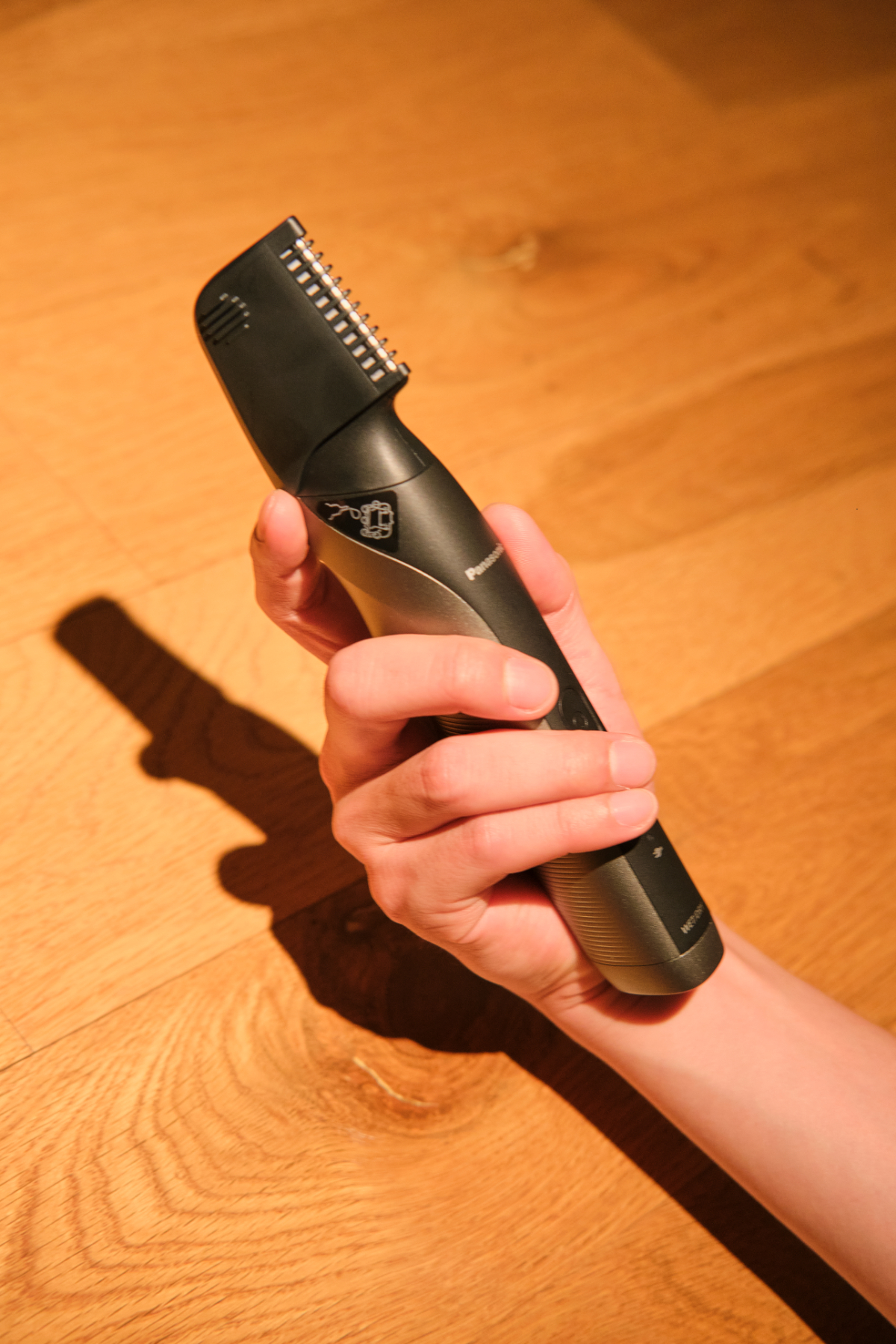 すね毛からVIOまで華麗に処理。初めての男性でも使いやすいI字型ボディ