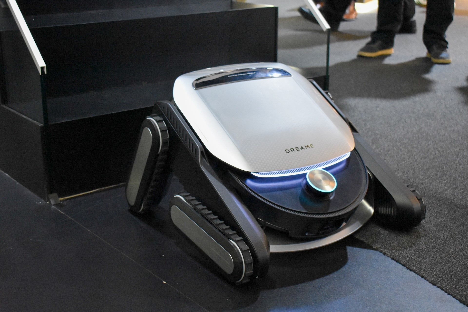 2025年、お掃除ロボットは階段を登り始めた | ギズモード・ジャパン