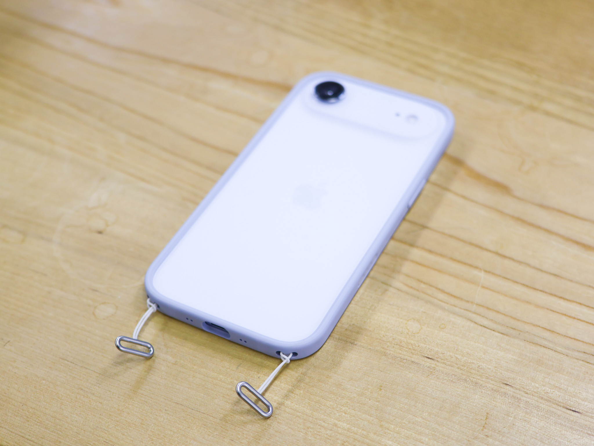 Appleの身軽な1万円の紐。なぜ接続部がこんなに間抜けなのだろうか