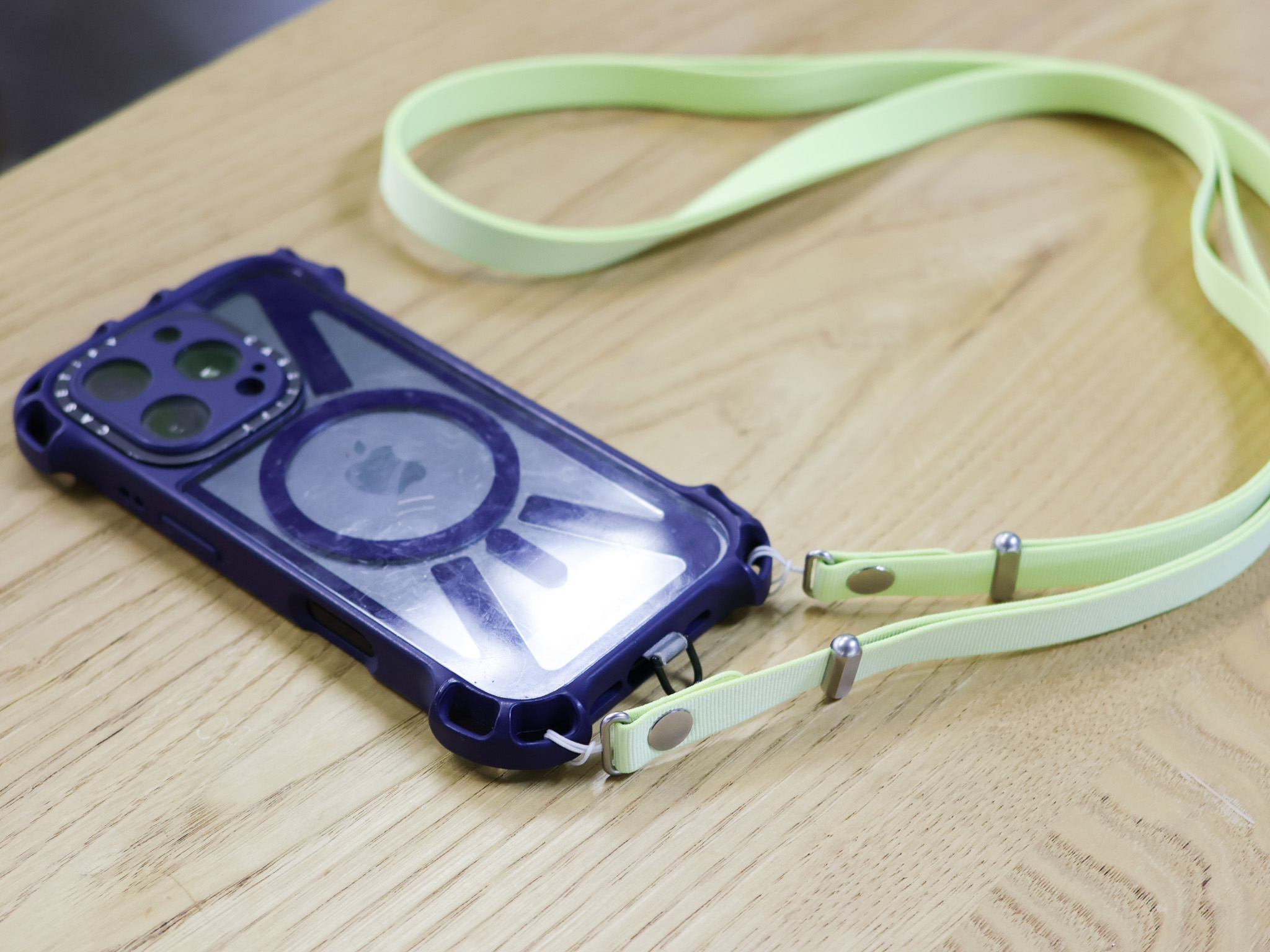 Appleの身軽な1万円の紐。なぜ接続部がこんなに間抜けなのだろうか