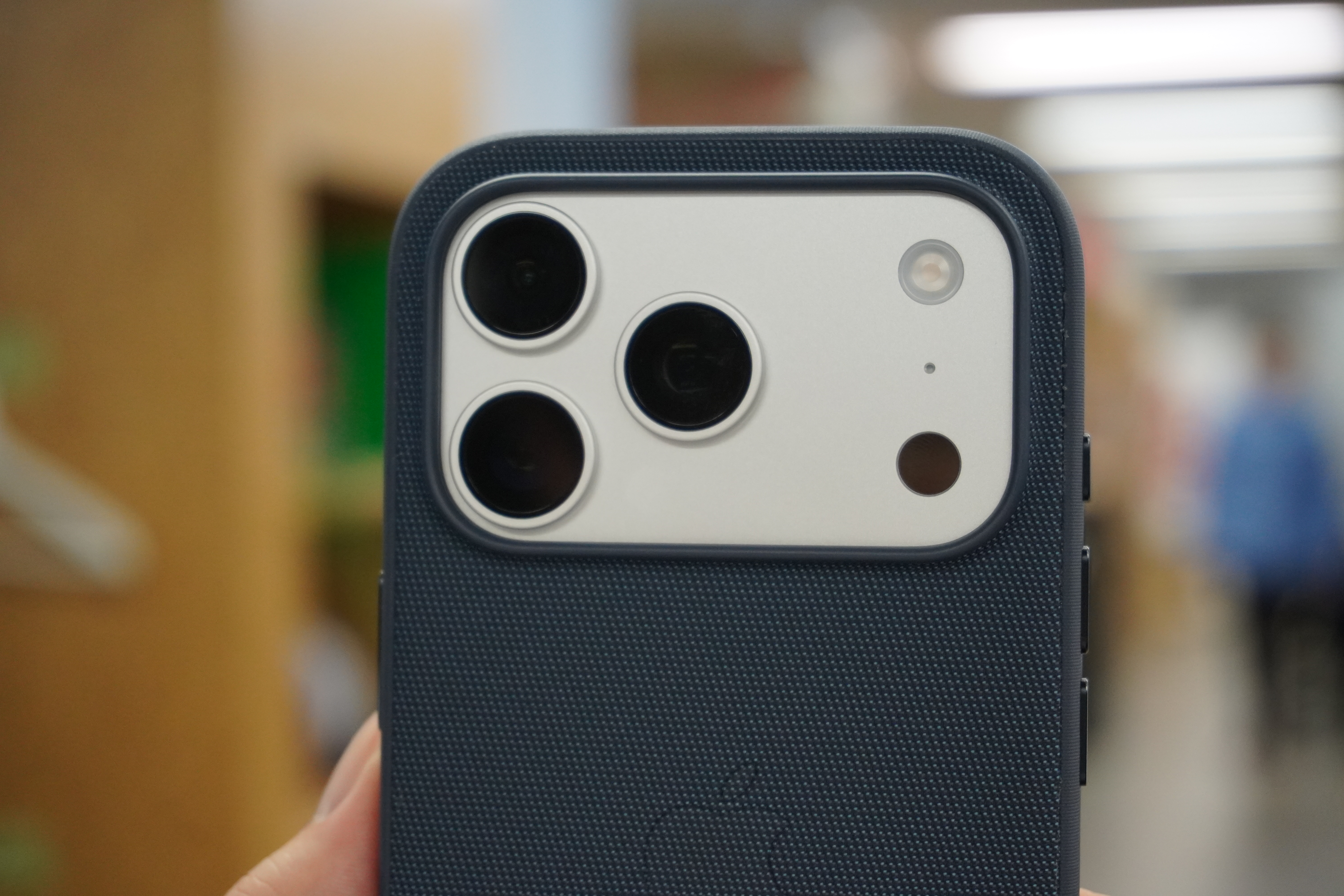 ファインウーブンに代わる新定番。Apple純正「テックウーブンケース
