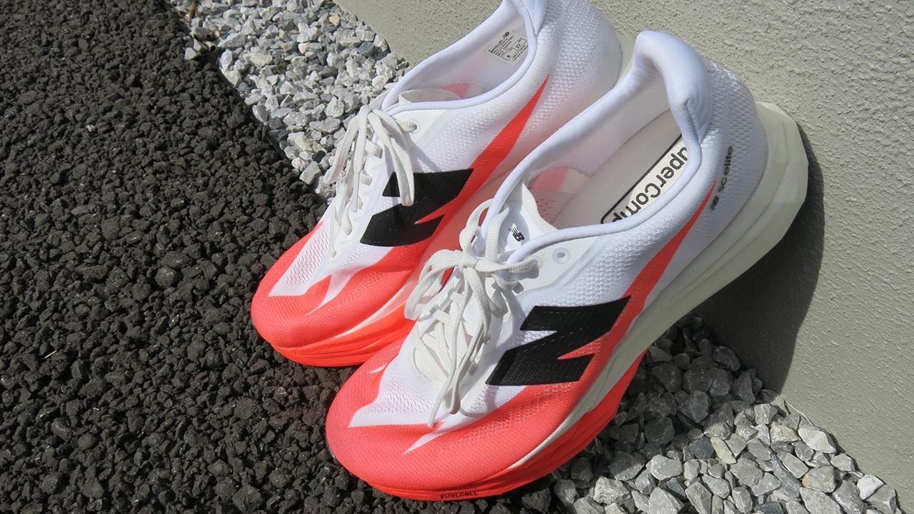 【新品】グローバルエリートランニングシューズ FuelCell_SuperComp_Elite_v5_ma