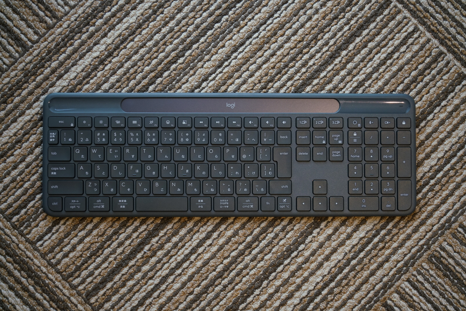 USB充電いらず。光で生きるワイヤレスソーラーキーボード、再び