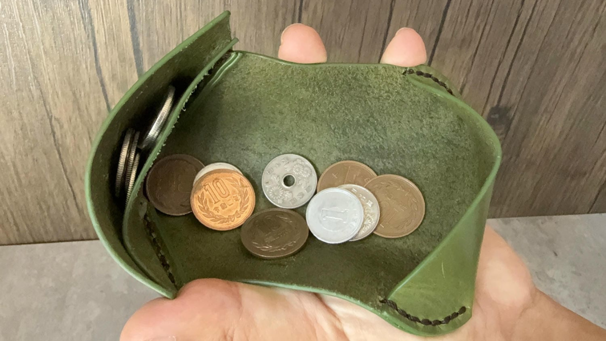 なぜだか支払いが速くなる。このコインケースの「金具がない」構造