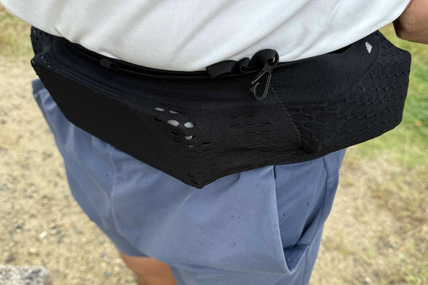 手ぶらラン”の正解見つけた。体にピタッとくっつく新ポーチ「RunBelt