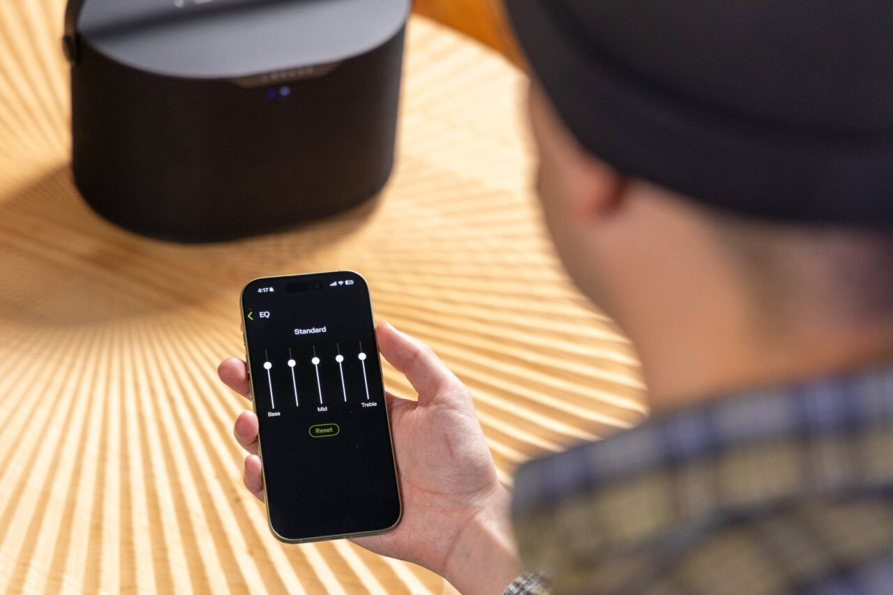 とにかく低音を重視したい人向け。サブウーファー搭載のポータブル