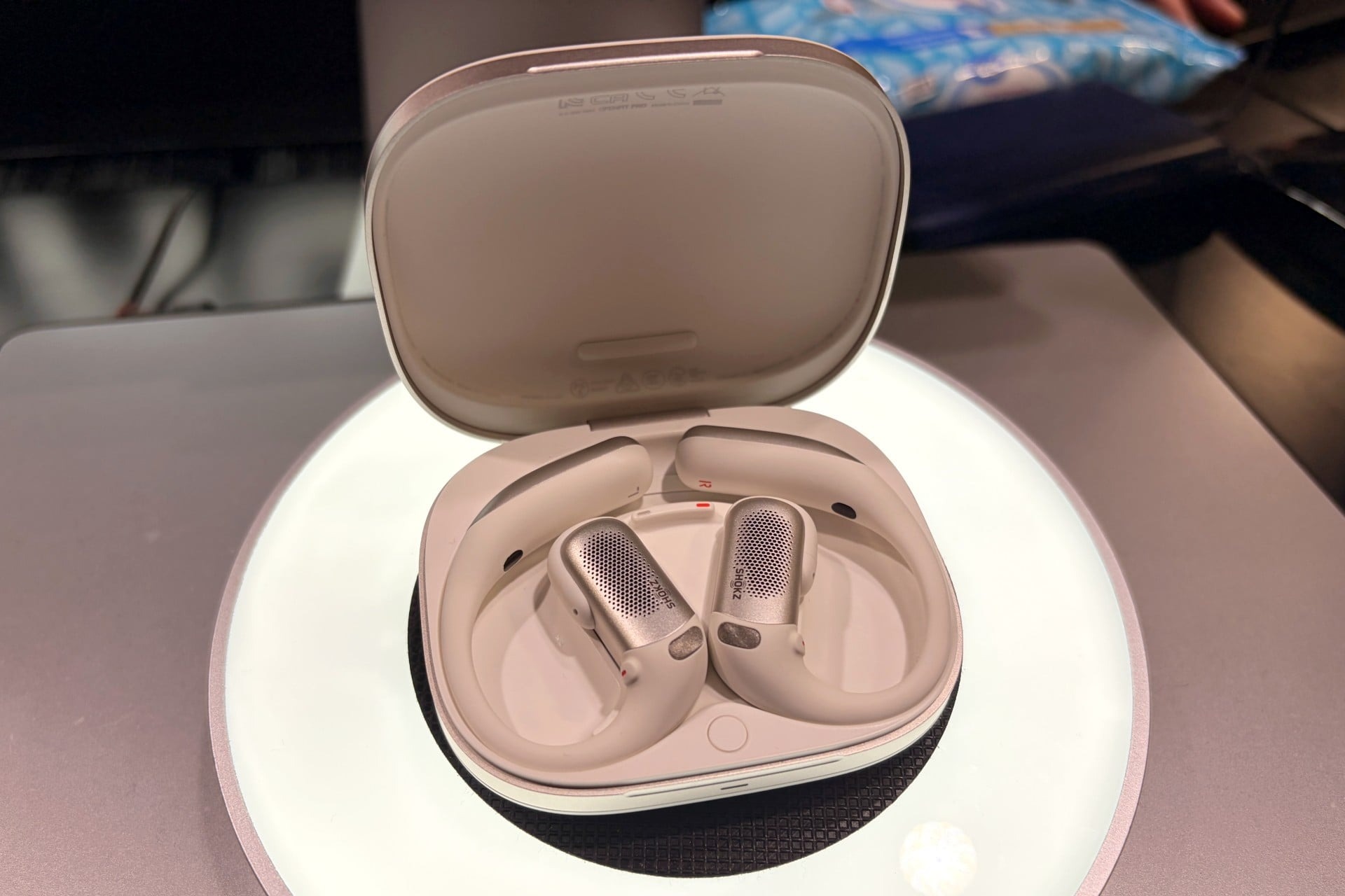 Shokzの新製品は、オープン型イヤホンなのにノイキャン的機能を搭載