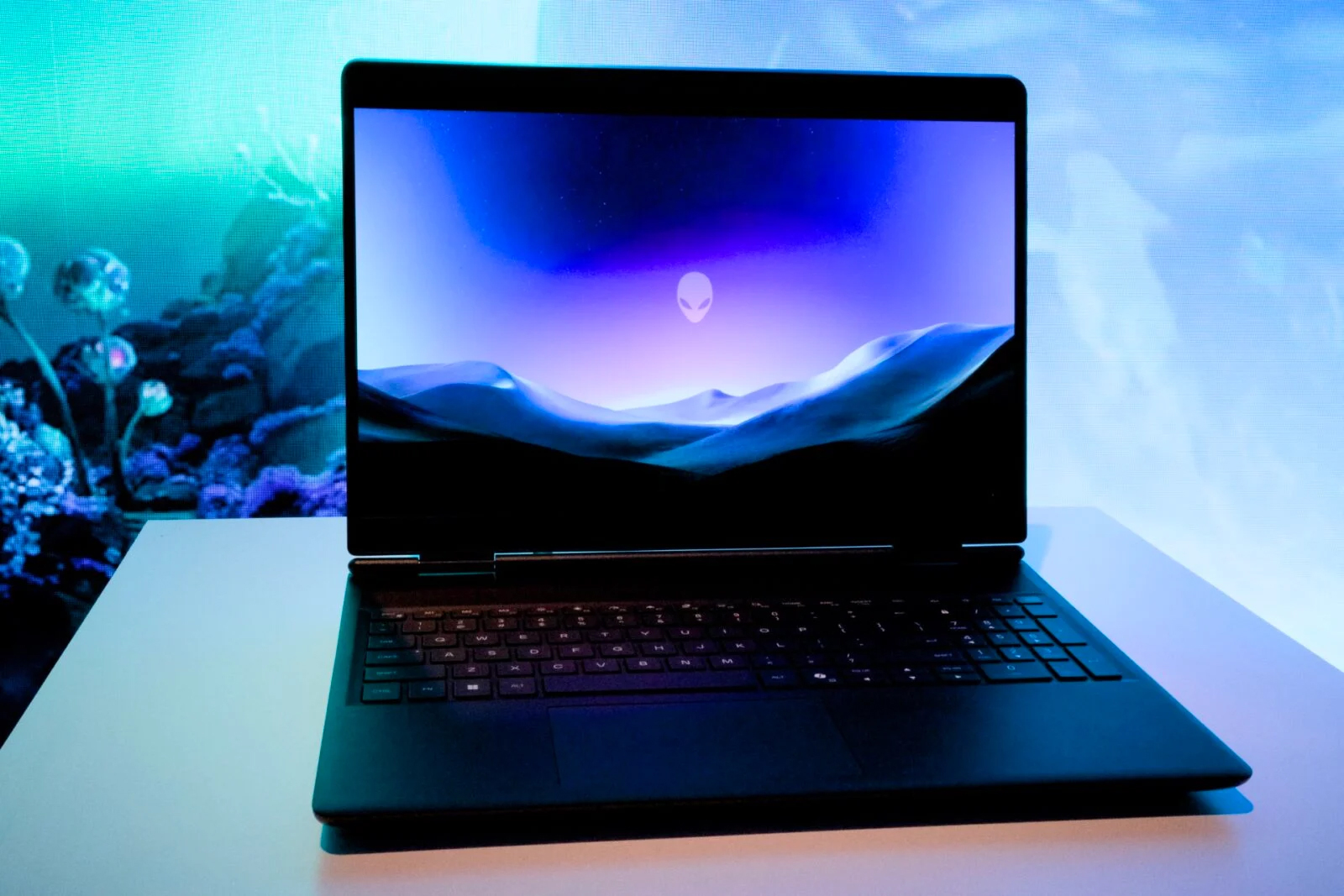 Alienware、2026版新型「Alienware 16 Area-51」発表、ディスプレイが 