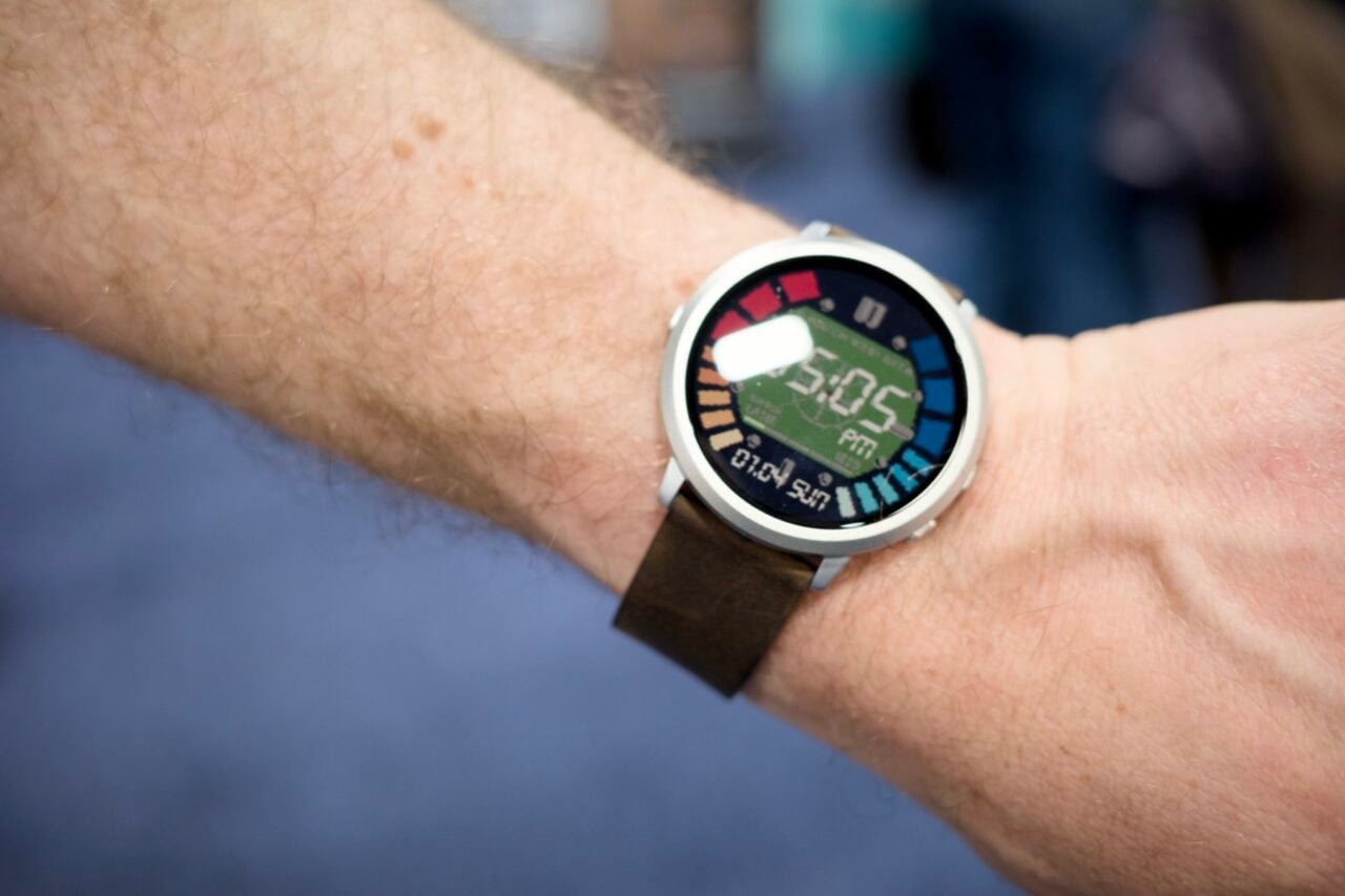 シンプルを極めたPebble新作スマートウォッチ、これくらいがちょうど 