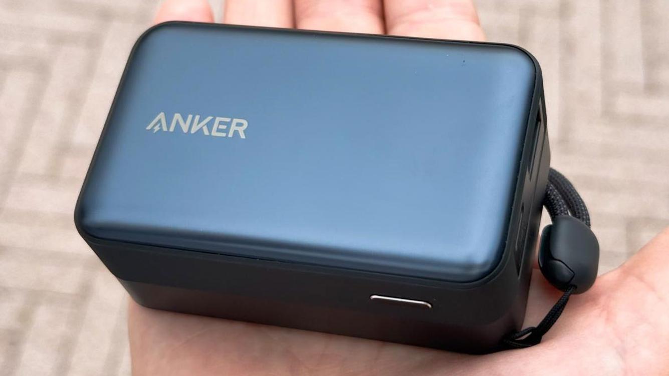 Ankerの“巻取り式”モバイルバッテリーで、「ケーブル忘れ」卒業します