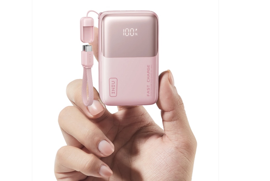 キティちゃんはりんご5個分。春色モバイルバッテリーはマカロン2個分
