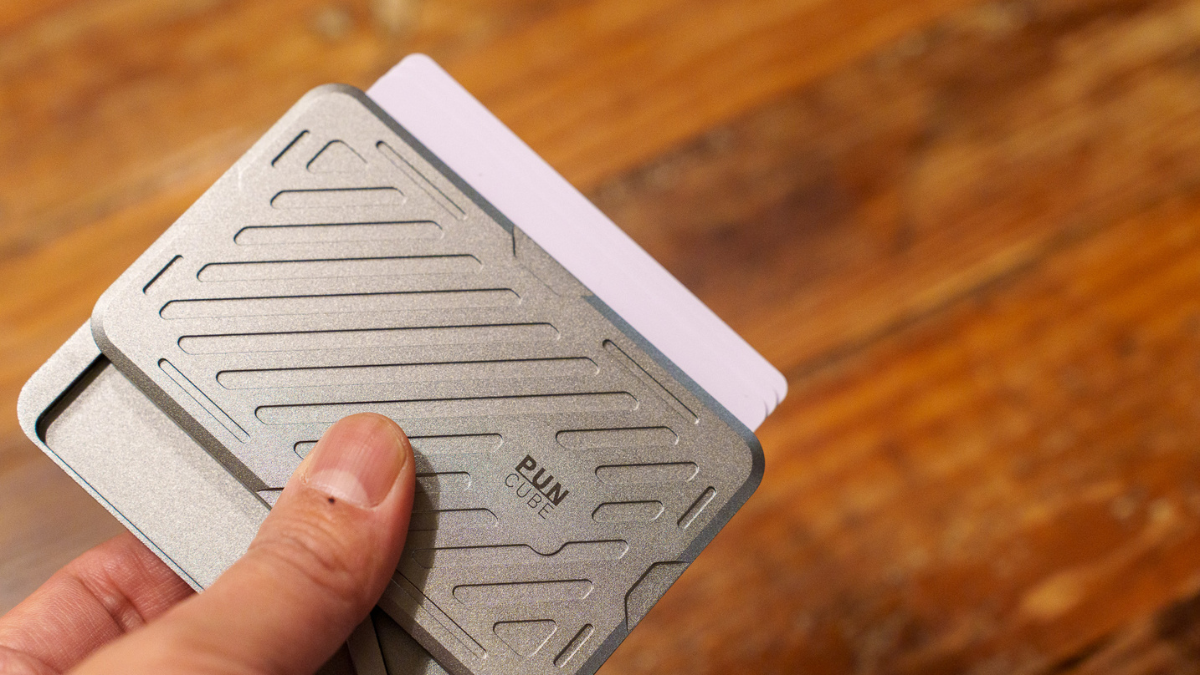 ミニ財布に“フィジェットトイ感”を。「Mech Wallet」のスライドが想像
