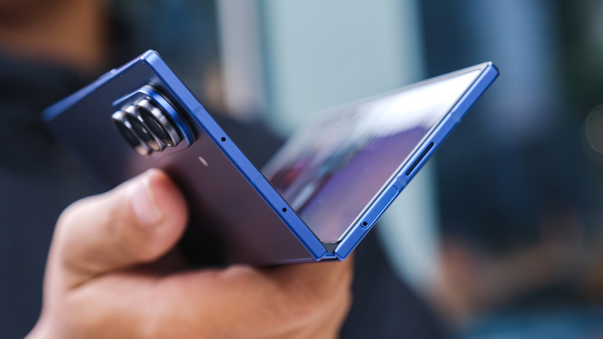 次世代Galaxy Zシリーズの新機能「ボク、まだ半開きです