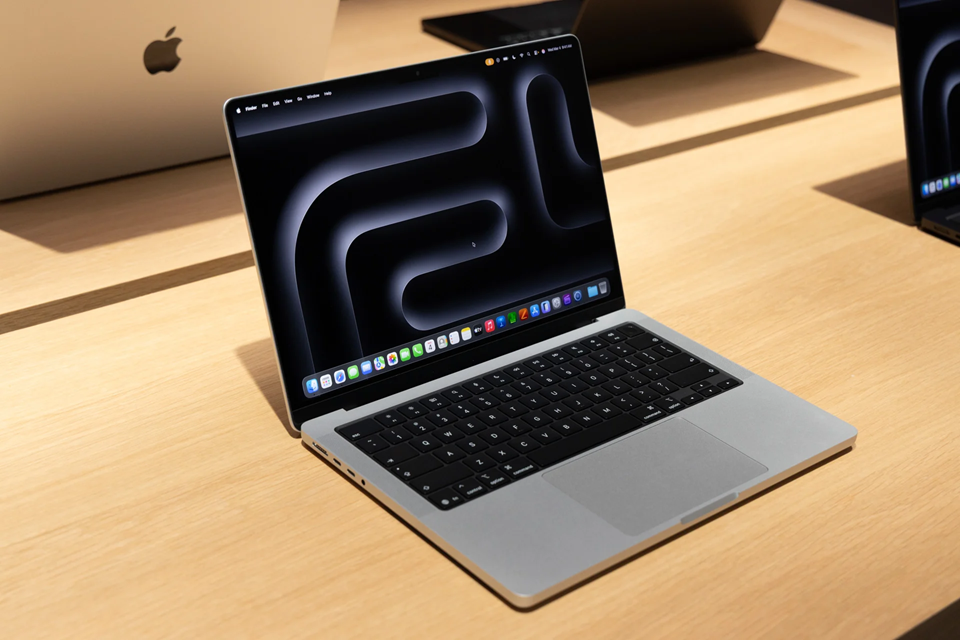 60万円のノート。M5 Max MacBook Proを拝んできた | ギズモード・ジャパン