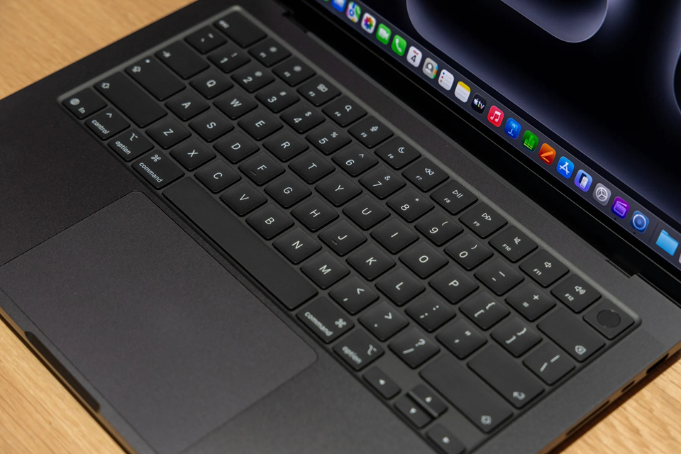 60万円のノート。M5 Max MacBook Proを拝んできた | ギズモード・ジャパン