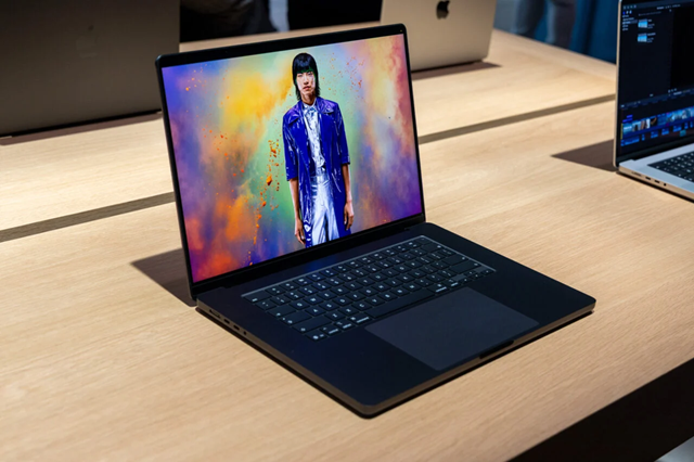 m5max 36GB 2TB ほぼ未使用 60万円のノート。M5 Max MacBook Proを拝んできた | ギズモード・ジャパン