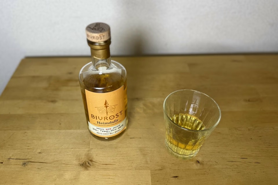 氷河の水×4種の樽×北欧神話。ノルウェー限定ウイスキー「BIVROST