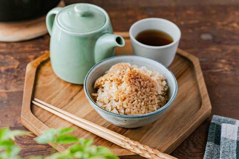 電子レンジで土鍋ごはん、が正解だった。15分で「おこげ」まで作れるぞ