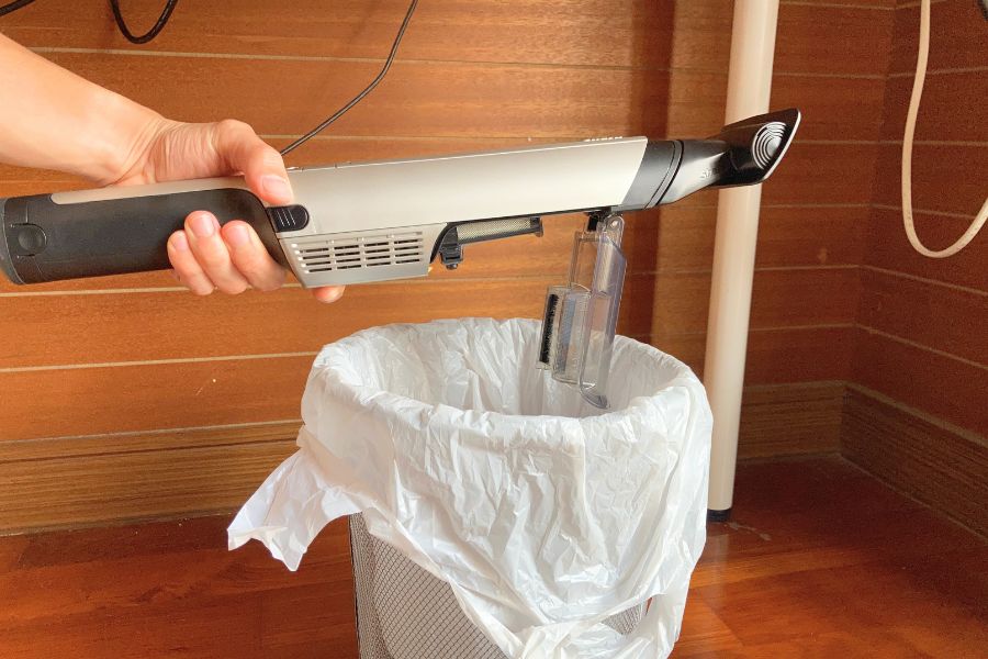 これが、めんどくさがり屋のための掃除機。コードレスで即起動。ゴミ
