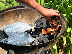 090525kettle_smoker.jpg