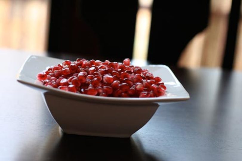 ザクロは水にドボンとつけるとカンタンに食べられるらしい