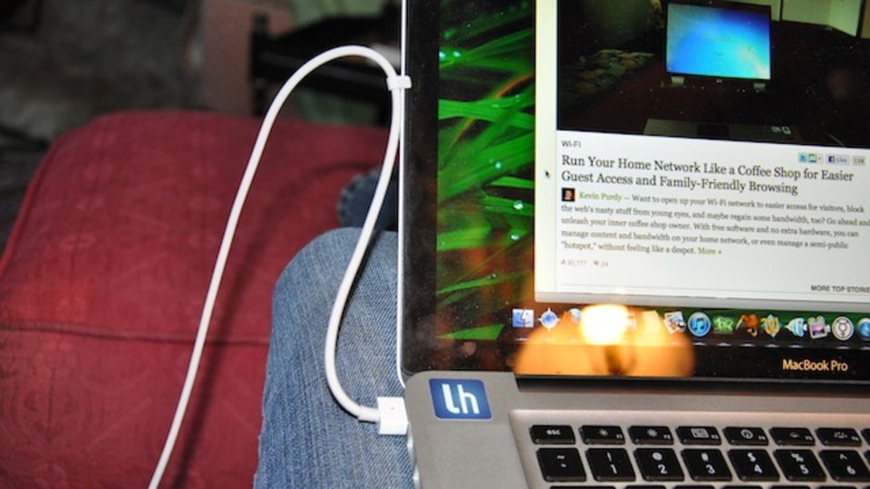 MacBookの電源コードにまつわるイライラを解消するちょっとした2つのテク