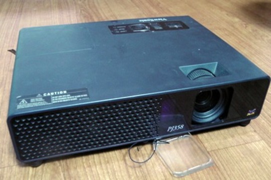 プロジェクターは大画面テレビの置き換えになるか?