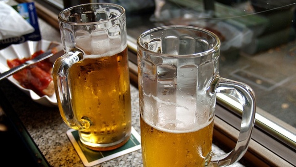 ビールで髪を洗うと健康になる 簡単ビールシャンプー コンディショナーの作り方 ライフハッカー 日本版 ビールで髪を洗うと健康になる 簡単ビールシャンプー コンディショナーの作り方 ライフハッカー 日本版