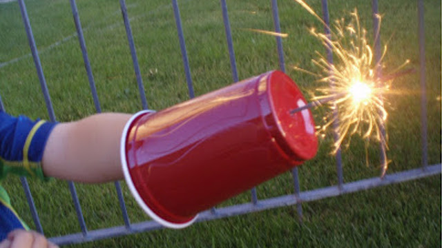 ロックバスター 子どものやけどを防ぐための 手持ち花火シールド を作る ライフハッカー 日本版