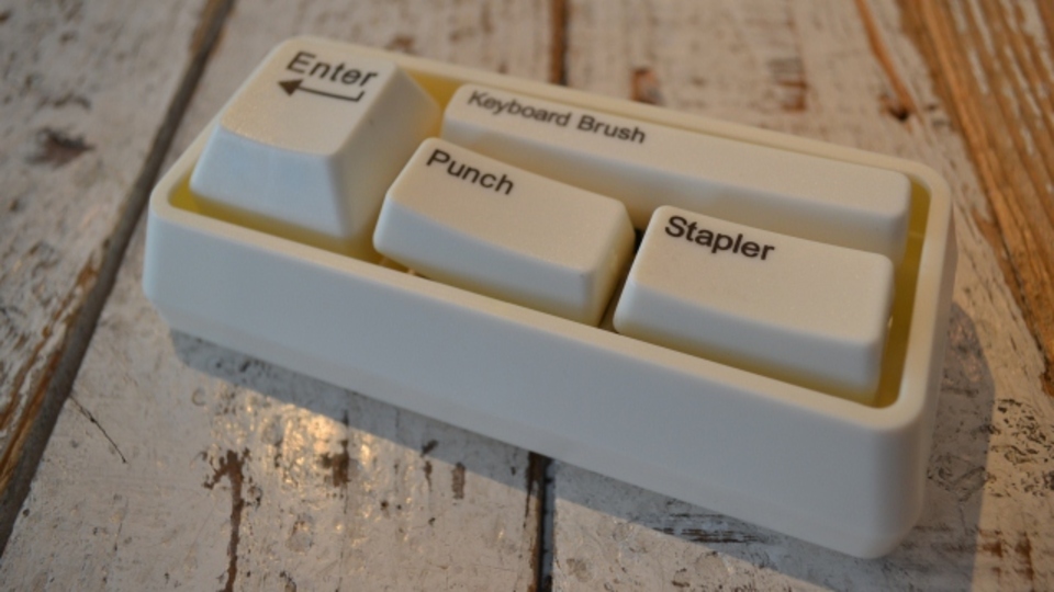 あなたのデスクをさらにスマートにする「キーボード型の文具セット」