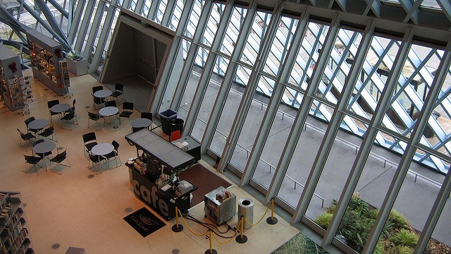 自分の行きつけの場所を探そう! 近くの図書館を探す3つの方法+α
