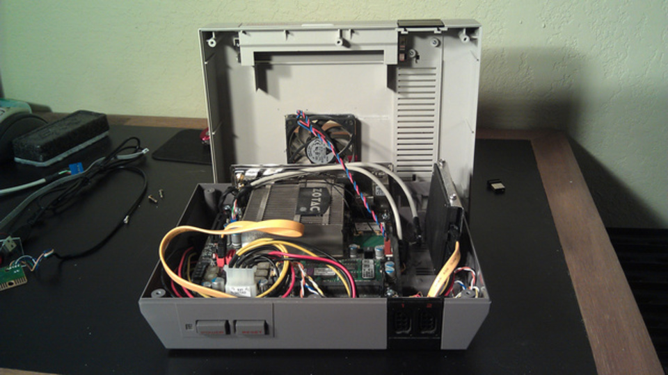 ファミコンの中身を入れ替えてゲーム機として復活させるDIY