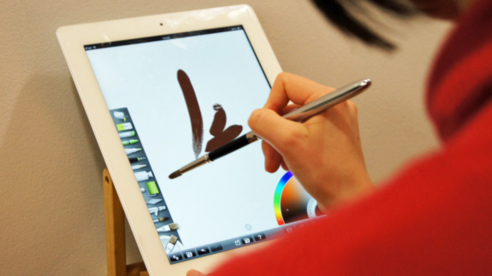 絵筆型スタイラス「Sensu Brush」なら絵の具が尽きることなくお絵かきできる