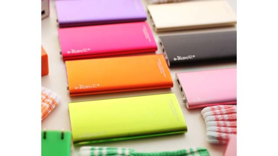 外出先で携帯が充電できるホカホカの新世代カイロ