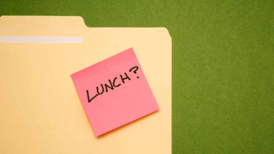 昼食時に社内でプロジェクトを発表する7つの理由