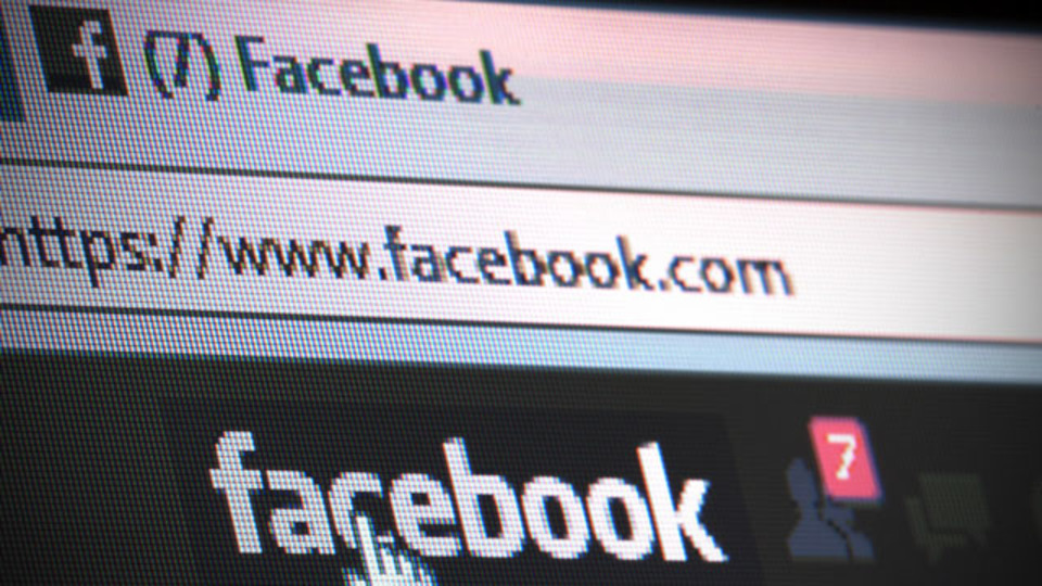 Facebookで「開封」してしまったメッセージの開封マークを消す方法