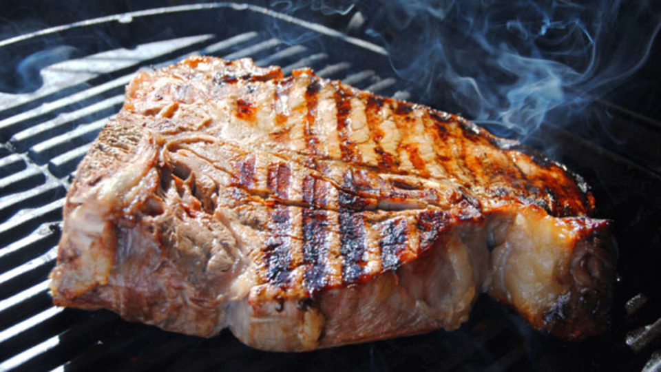 ステーキの最適な焼き加減を指一本で確かめる方法
