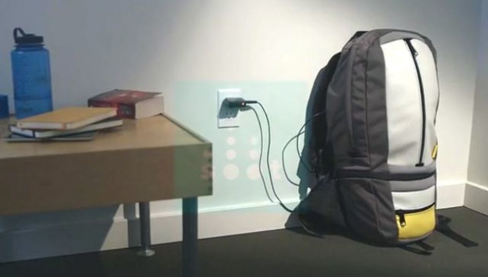バックパッカーとノマドワーカーなら迷わず投資すべきといえる充電池内蔵バックパック